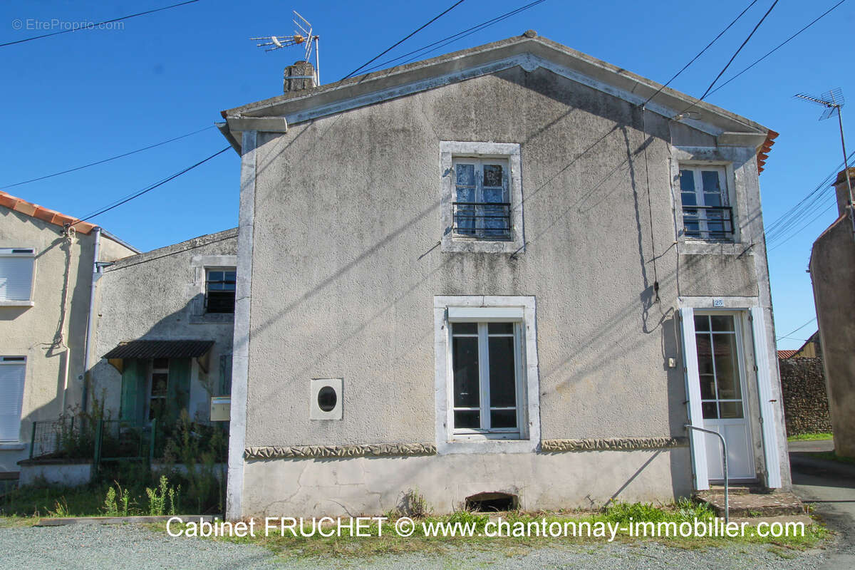 Maison à BAZOGES-EN-PAREDS