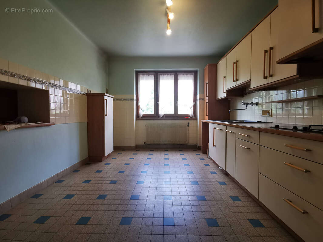 Appartement à COURS-LA-VILLE