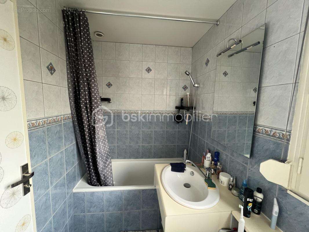 Maison à VOISINS-LE-BRETONNEUX