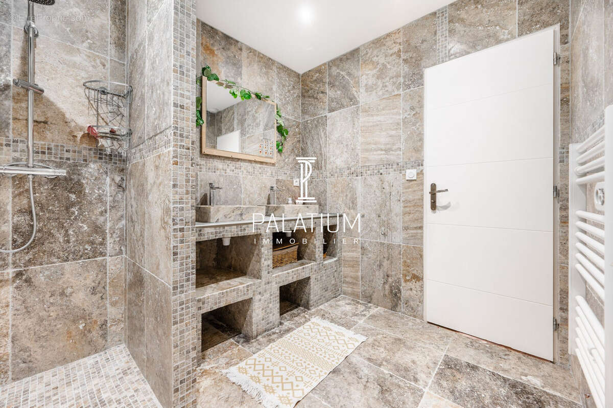 Maison à GINASSERVIS