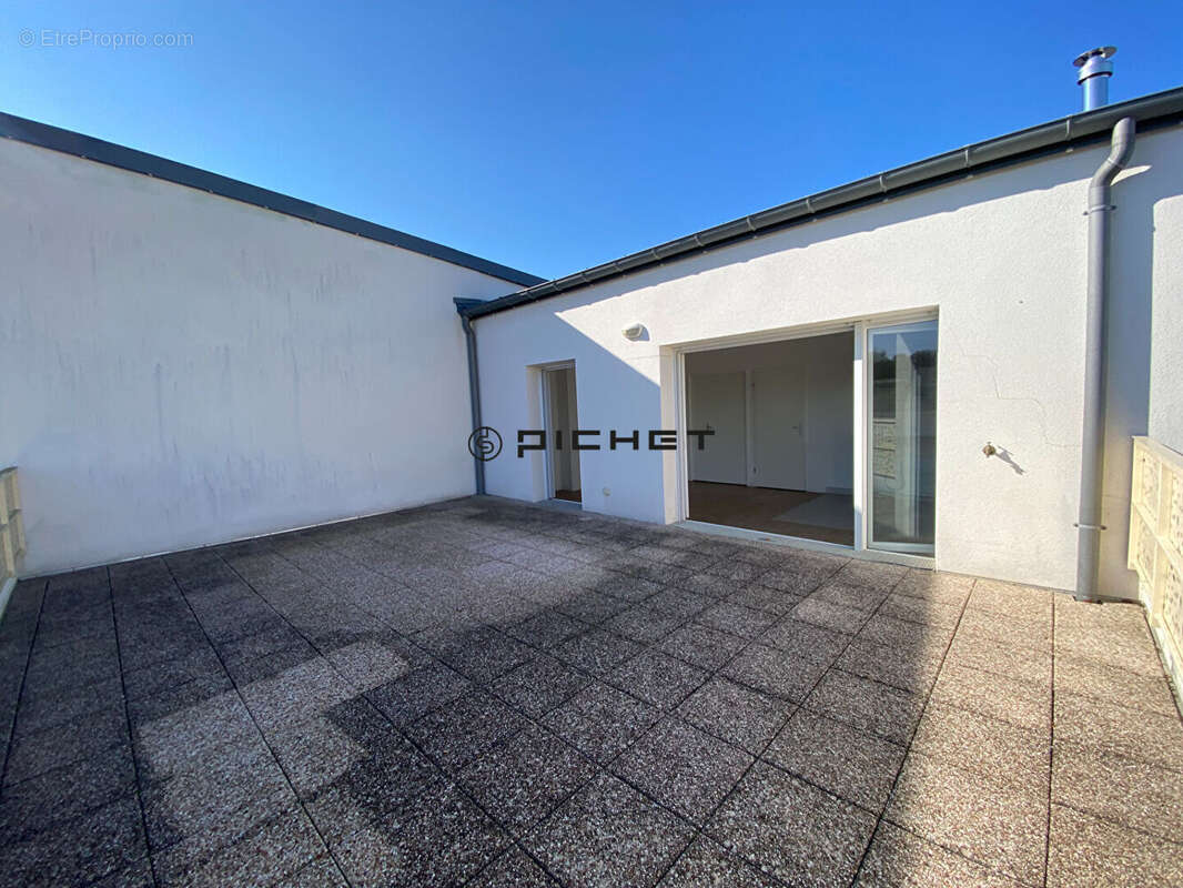 Appartement à BRUYERES-LE-CHATEL