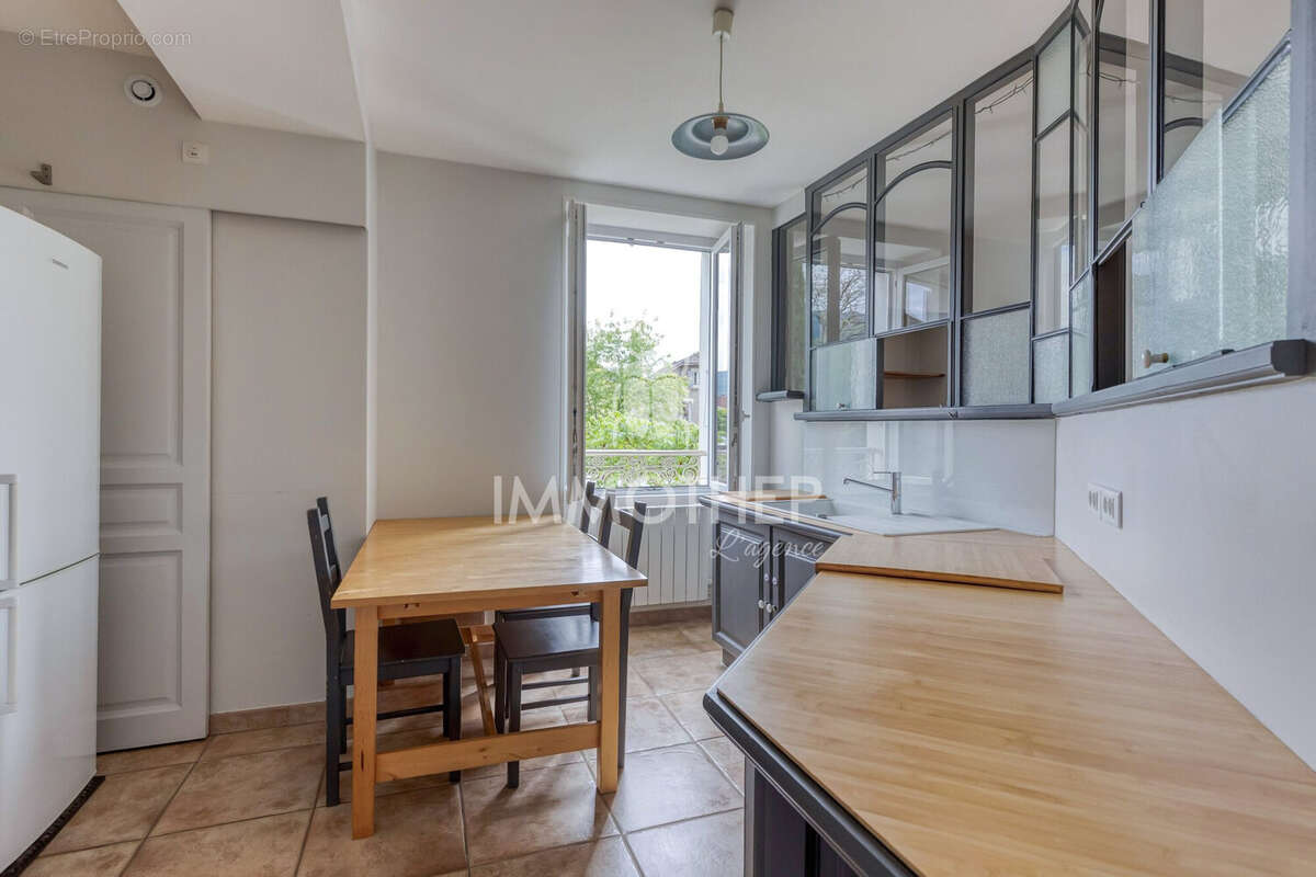 Appartement à VAULNAVEYS-LE-HAUT