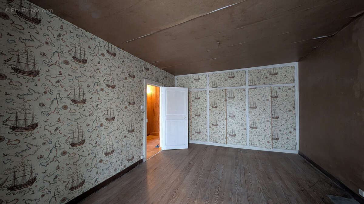 Maison à LES LANDES-GENUSSON