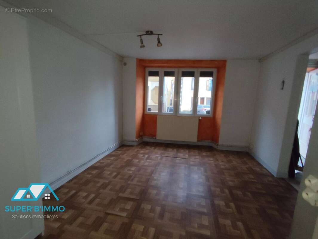 Appartement à SIAUGUES-SAINTE-MARIE