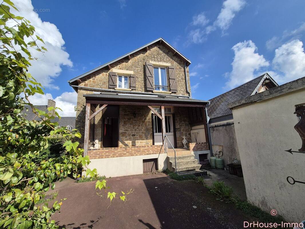 Maison à SAINT-HILAIRE-DU-HARCOUET