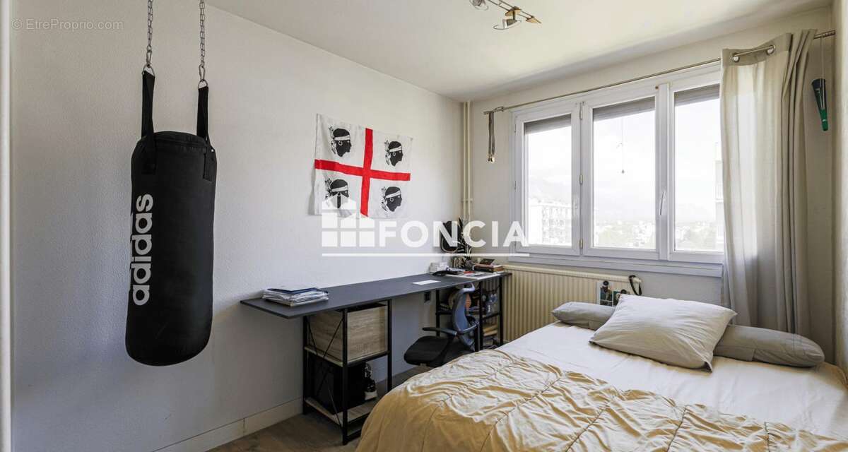 Appartement à SAINT-MARTIN-D'HERES