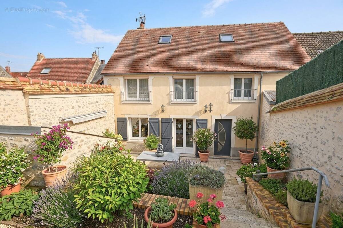 Maison à ETAMPES