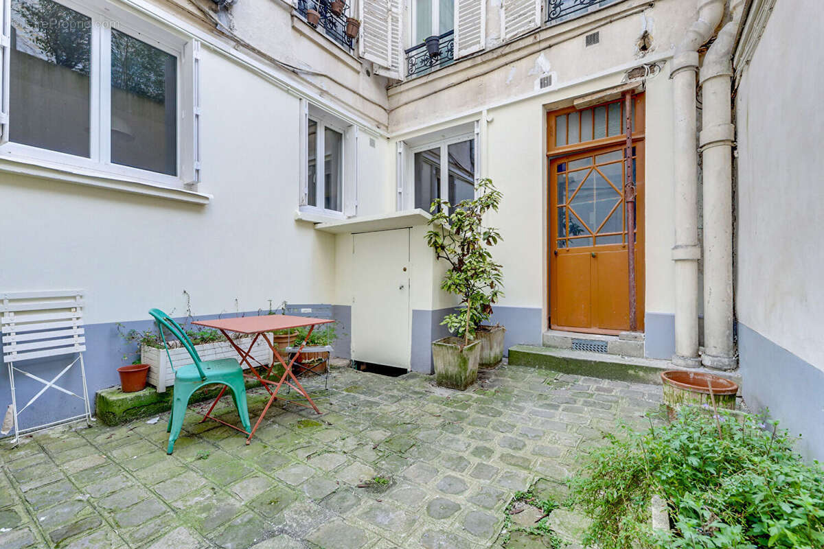 Appartement à PARIS-14E