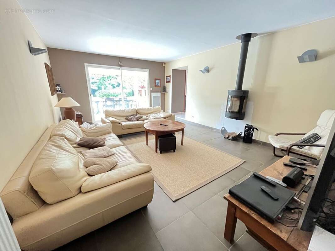 Maison à FONTAINES-SAINT-MARTIN