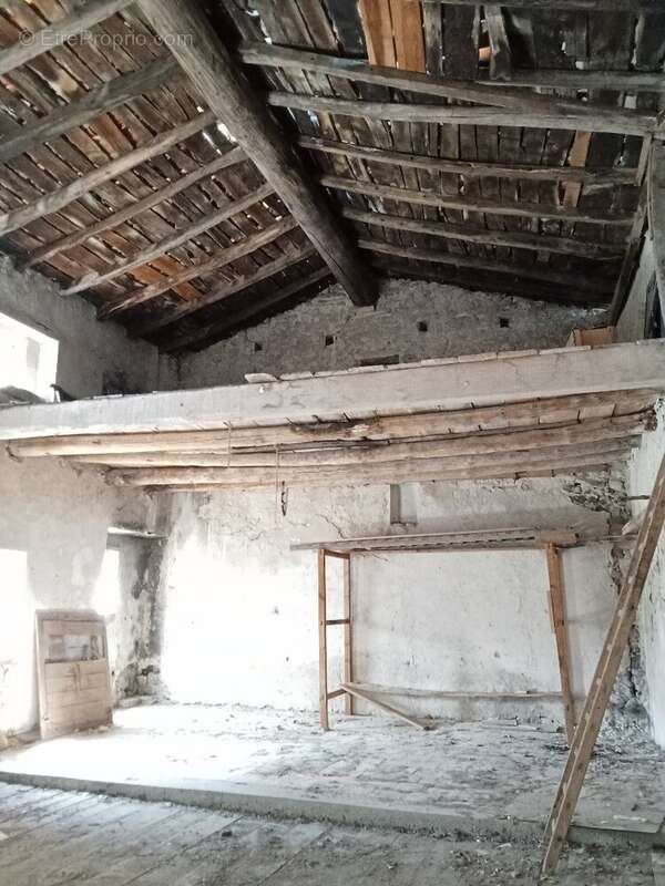 Entrepot avec garage et remises ! - photo 7