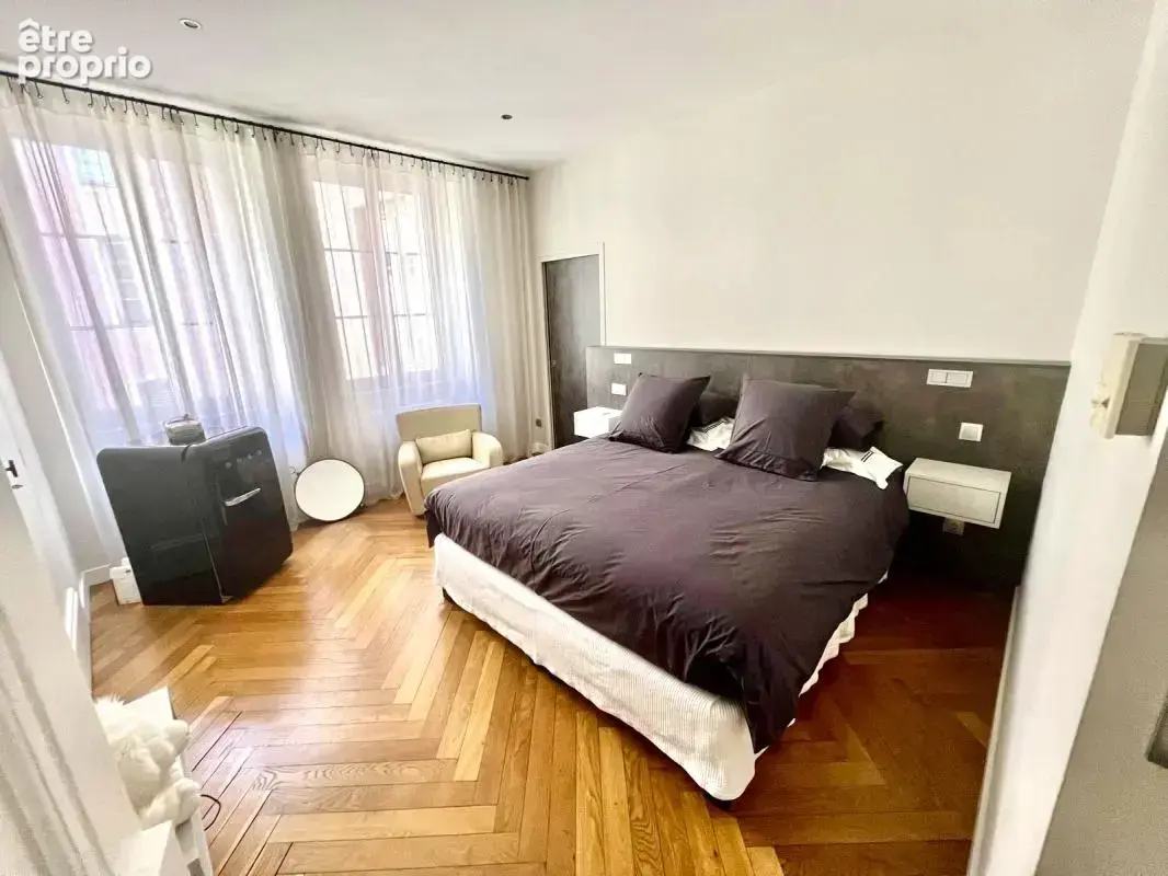 Place bellecour - t6 de 150 m² au calme absolu - photo 7