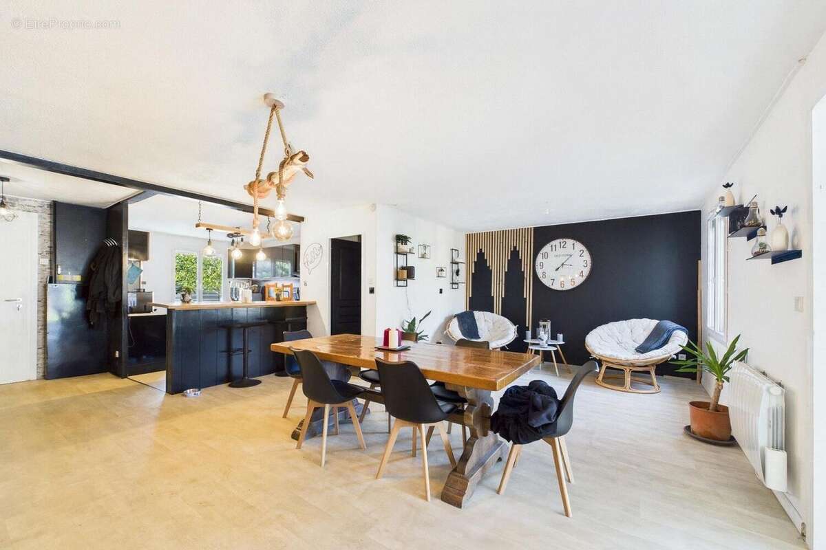 Maison 133 m² à Le Taillan-Medoc  - photo 4