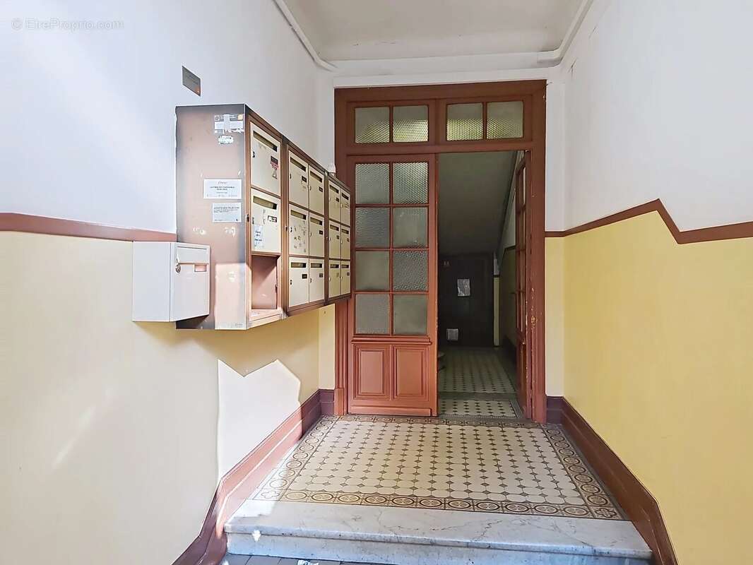 Nice Port – Place Arson – Beau 3 pièces traversant avec balcon et fort potentiel - photo 10