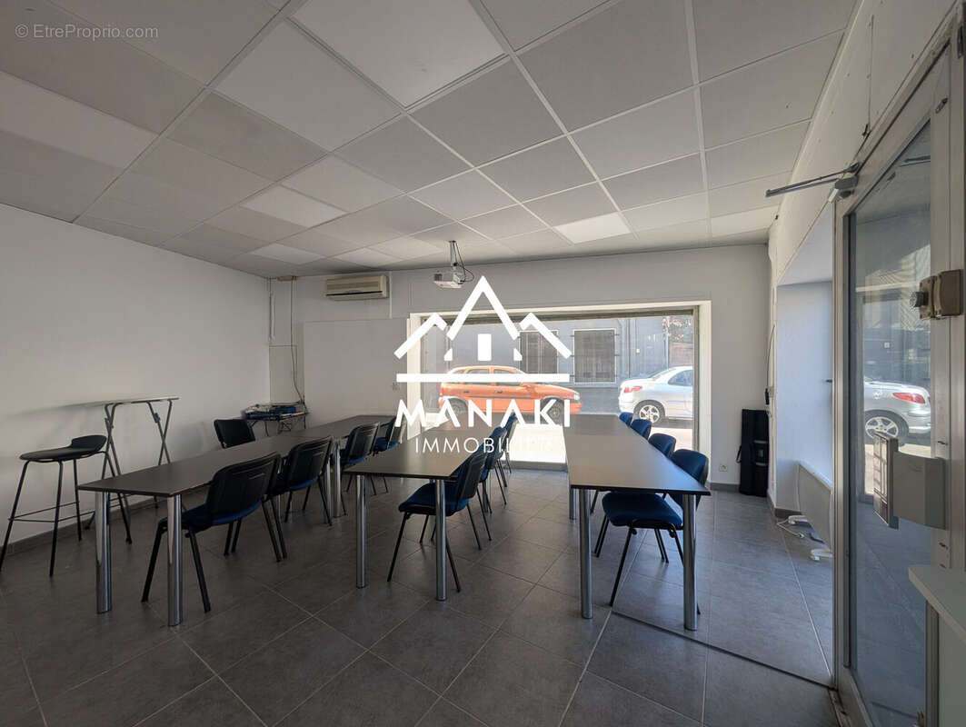 Local commercial en rdc - Appartement à SAINT-LAURENT-DE-LA-SALANQUE