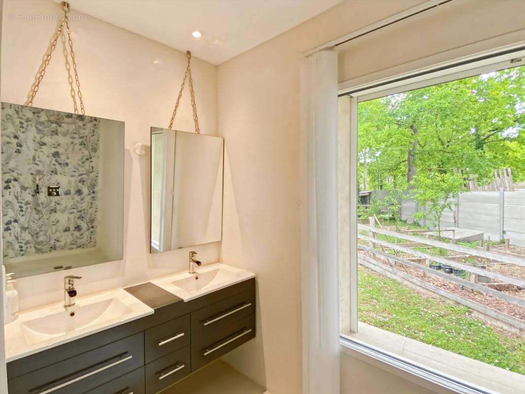 Maison à SAINT-DENIS-DE-PILE