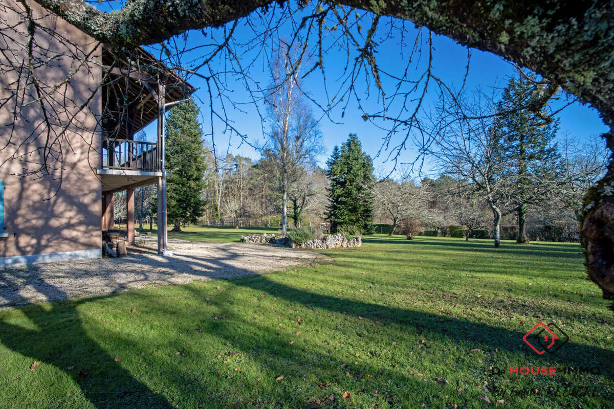 Maison à SAVIGNAC-LES-EGLISES