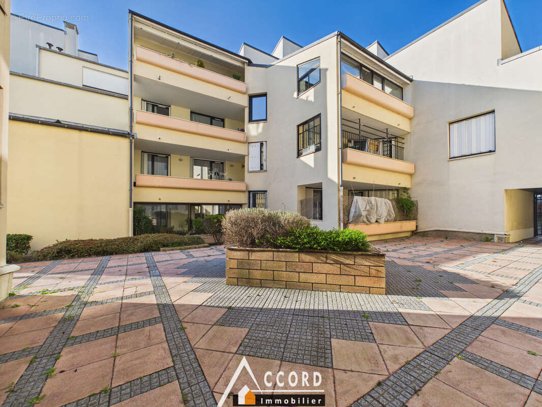 Appartement à SARTROUVILLE