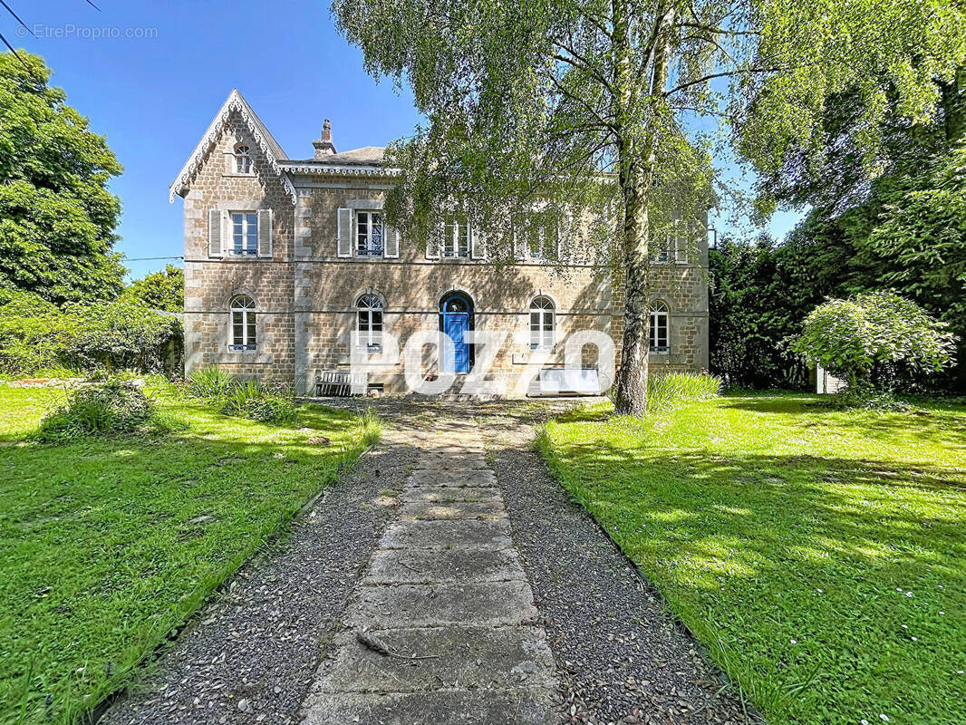 Maison à SAINT-HILAIRE-DU-HARCOUET