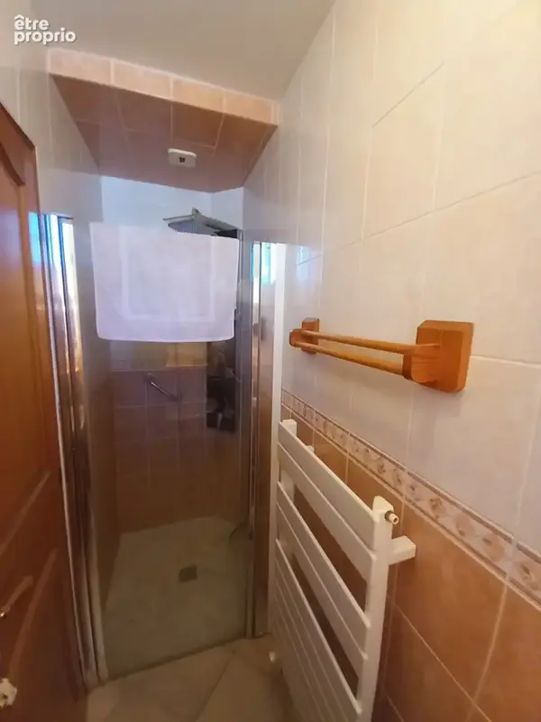 Maison de village 186 m2 habitables avec dépendances, studio et grand terrain - photo 9