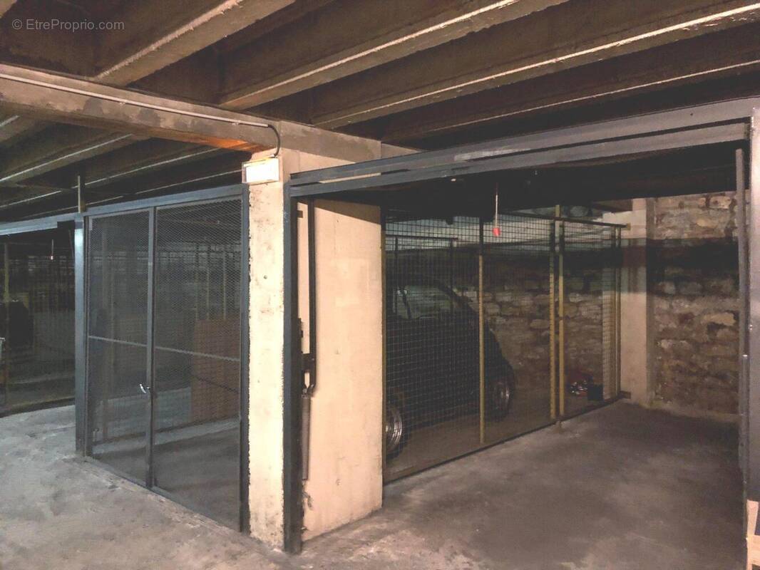 Parking à PARIS-15E