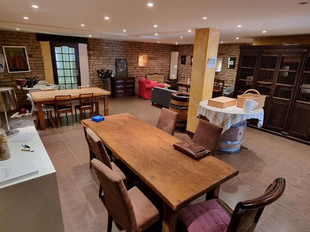 Commerce à MOREY-SAINT-DENIS