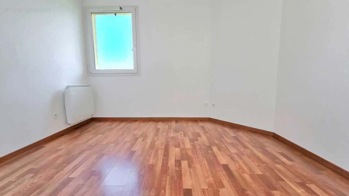 Beaumont Le Châble : Lumineux T3 avec garage et cave - photo 7