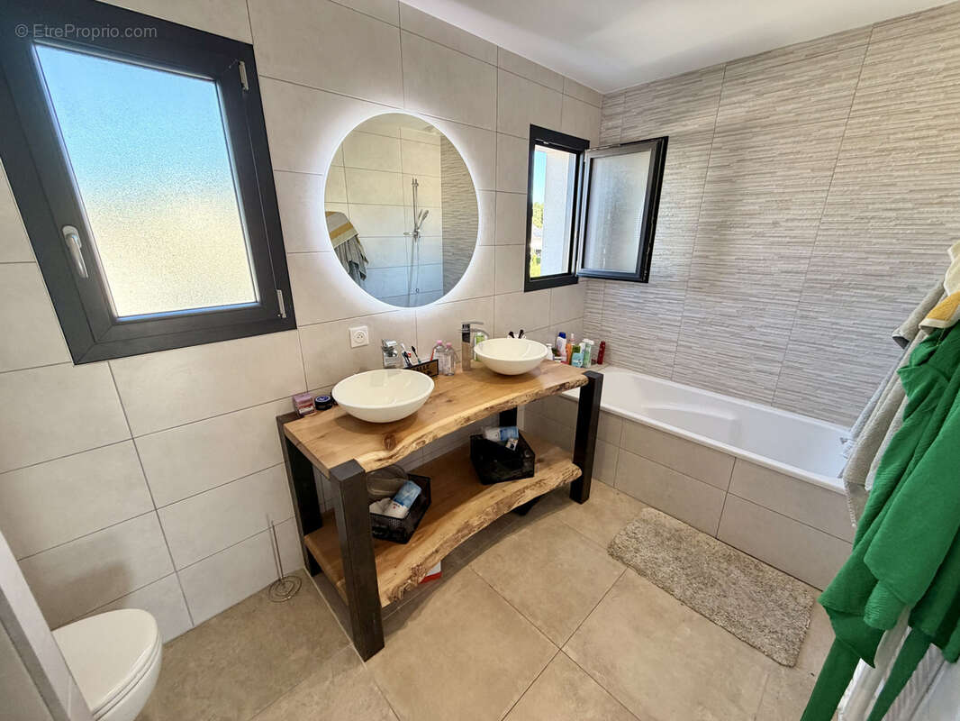 Beauvallon village. rare. maison de 90 m2 recente 2019. 3 chambres. garage. sur parcelle 350 m2 close . - photo 8