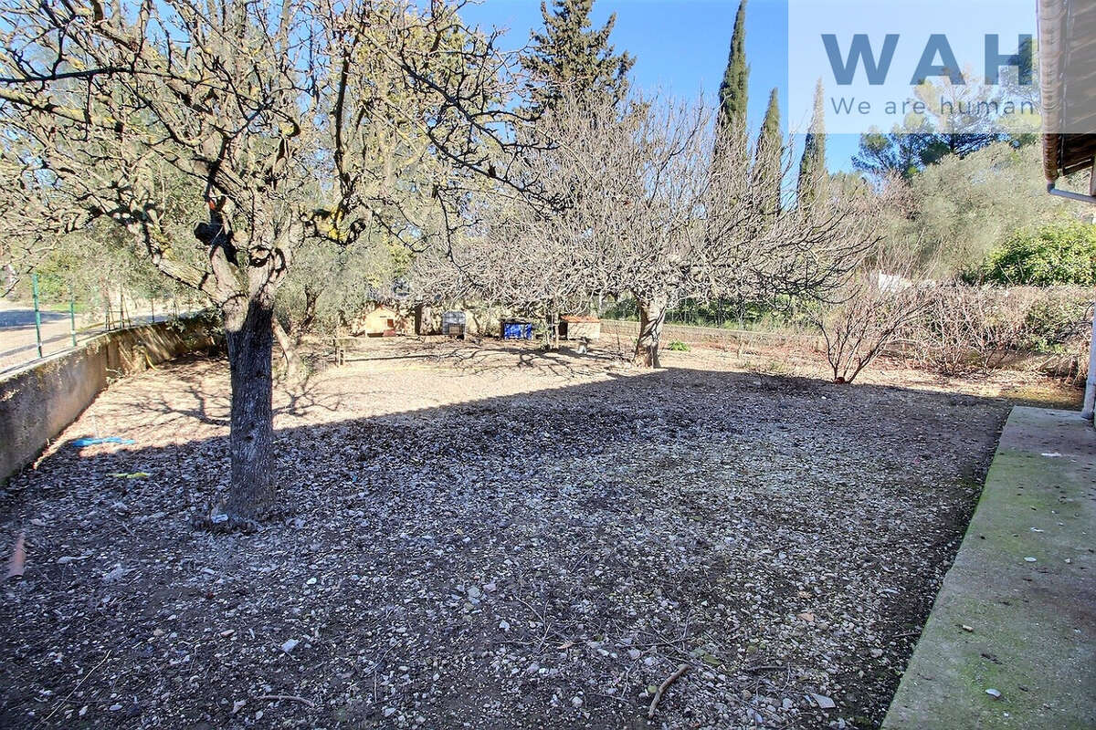 Maisons 4 P de plain pied avec une dépendance sur une parcelle de 2210 m2 à Nîmes (quartier Les 3 Ponts) - photo 14