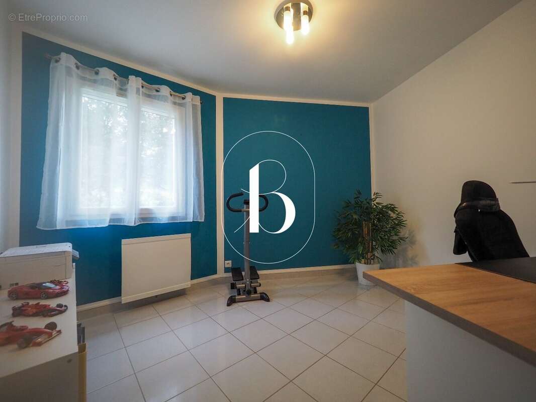 Maison à LA ROQUE-SUR-CEZE