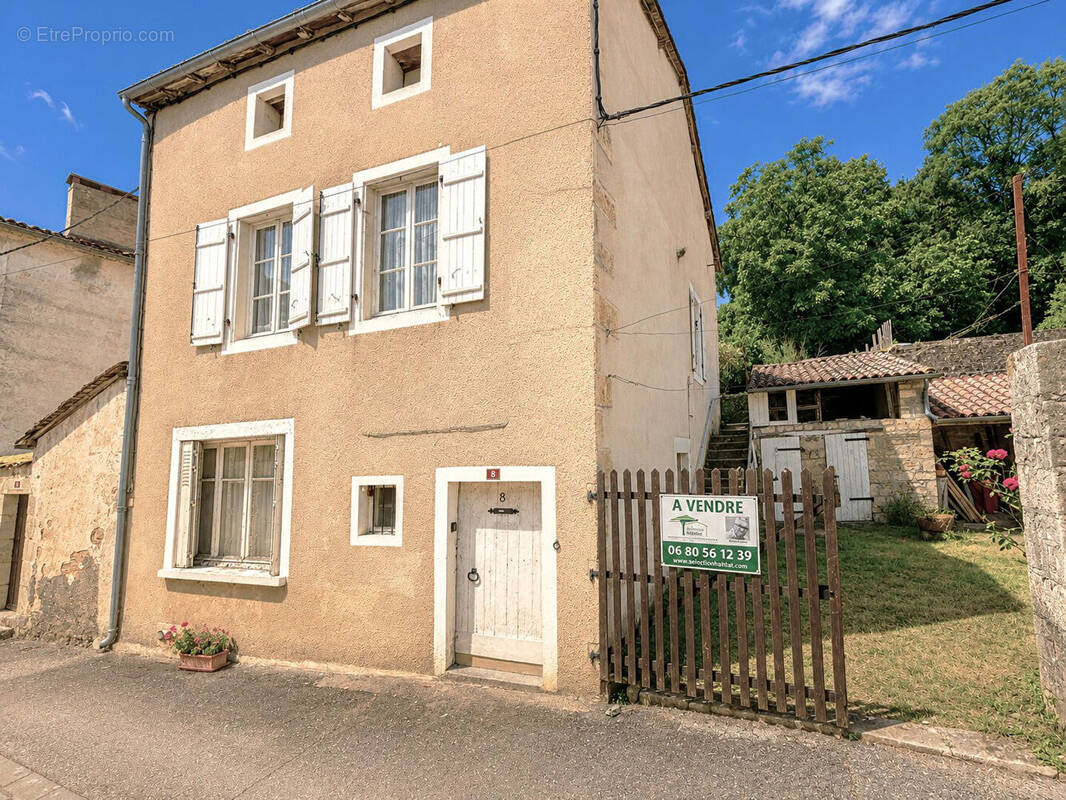 Maison à NANTEUIL-EN-VALLEE
