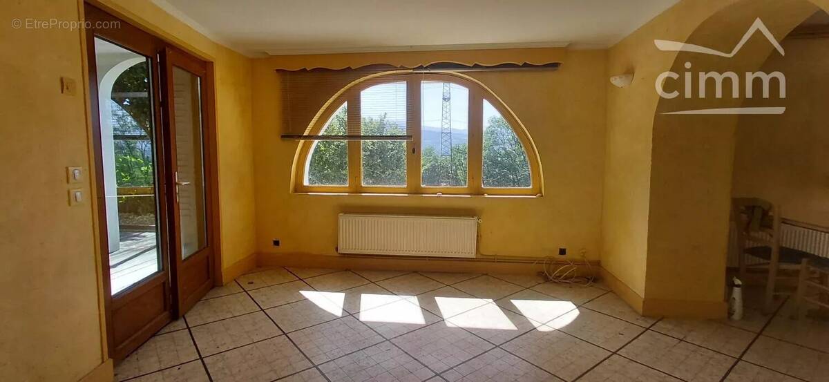 Maison à CHALLES-LES-EAUX