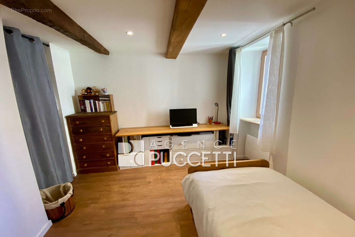 Appartement à COURSEGOULES