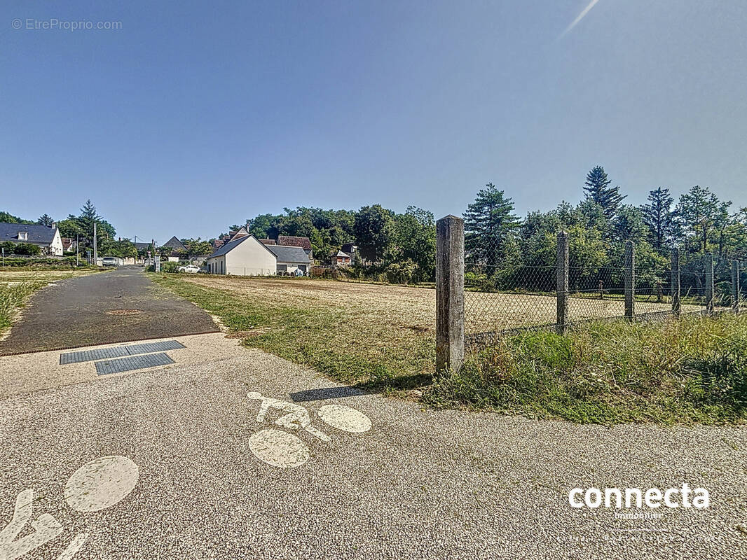 Terrain à SAINT-MARTIN-LE-BEAU