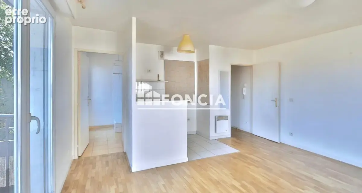 Découvrez ce studio idéalement situé dans le quartier de la Croisette, au sein d'une résidence de standing. Proche des commerces - photo 6