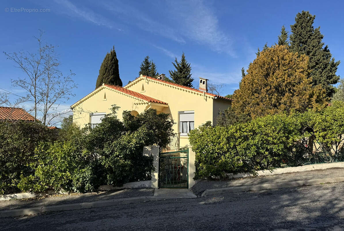 Maison à DOUZENS