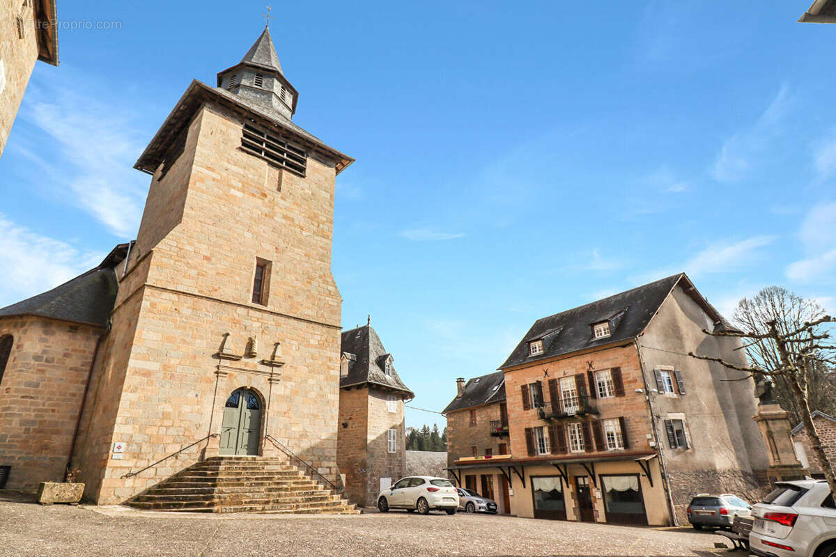CORREZE. Ville de CORREZE. Maison en pierre avec 6 chambres. - photo 3