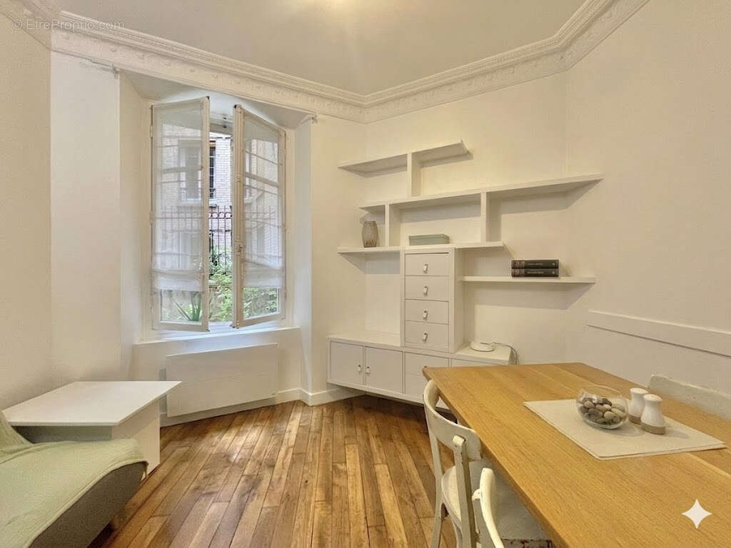 Appartement à PARIS-11E