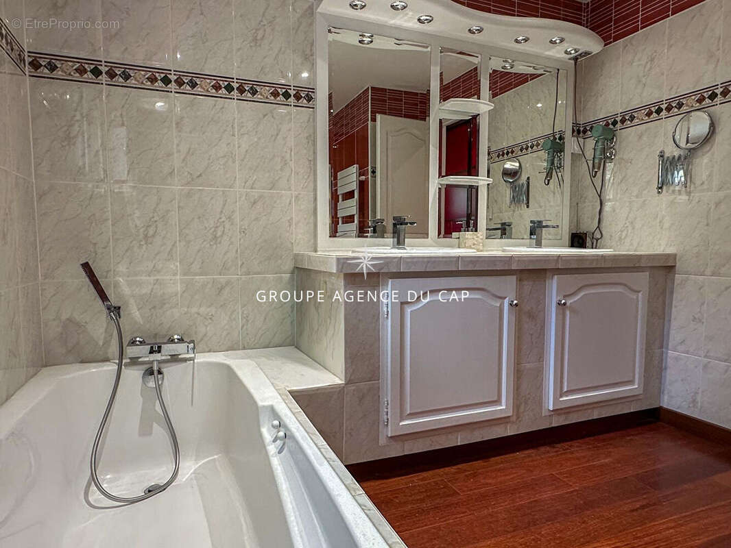 Maison à ROQUEBRUNE-SUR-ARGENS