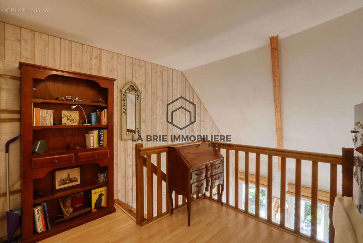 Appartement à BRIE-COMTE-ROBERT