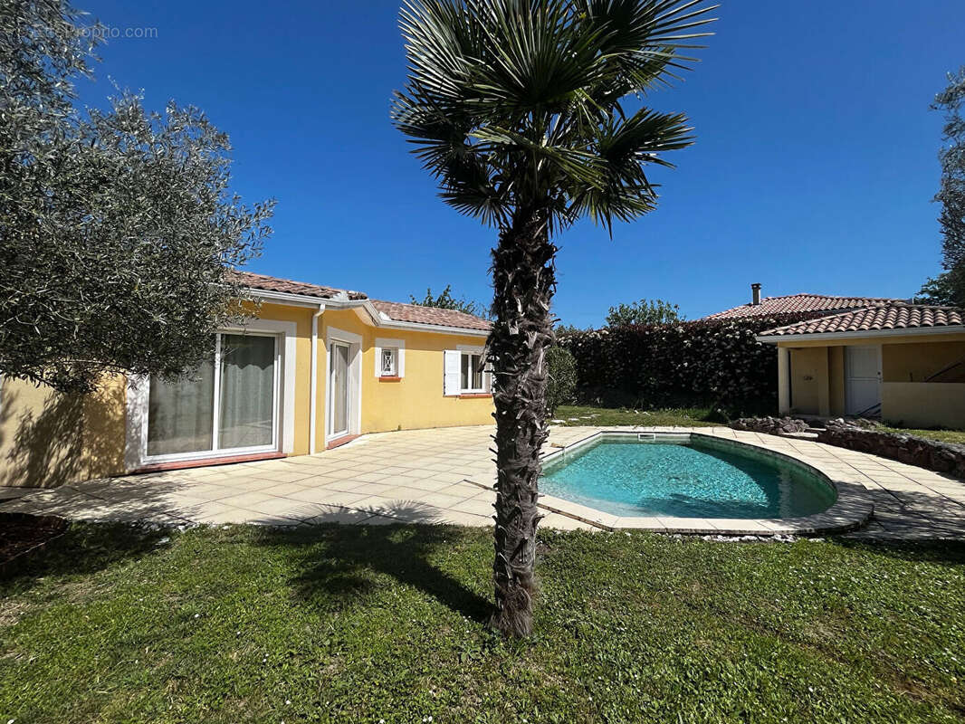 Villa T5 de 123 m²  avec Jardin et Piscine - photo 9