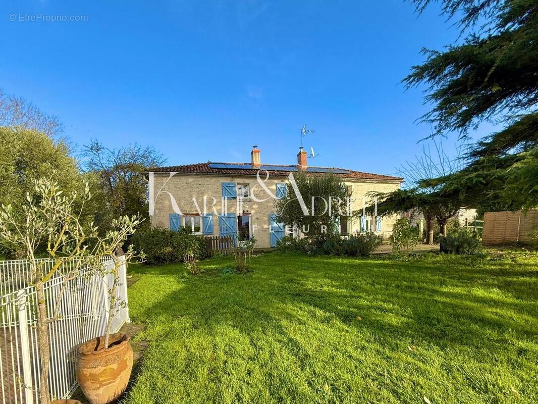 Photo 1 - Maison à LE POIRE-SUR-VELLUIRE