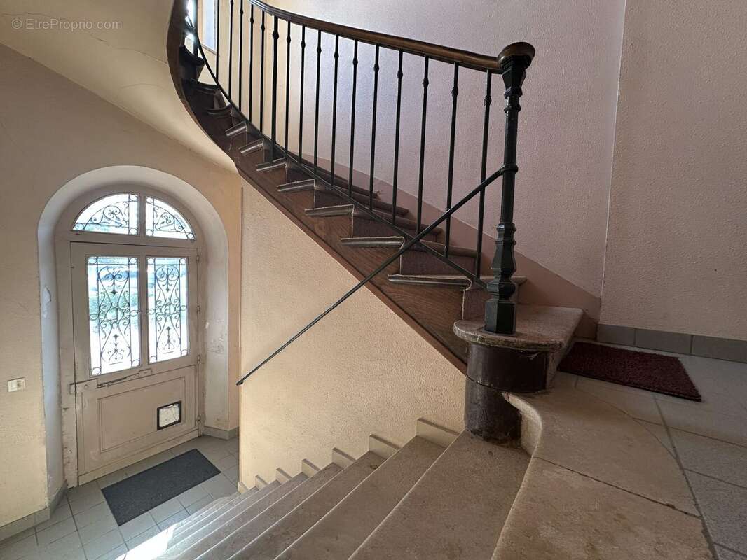 Appartement à REGNIE-DURETTE