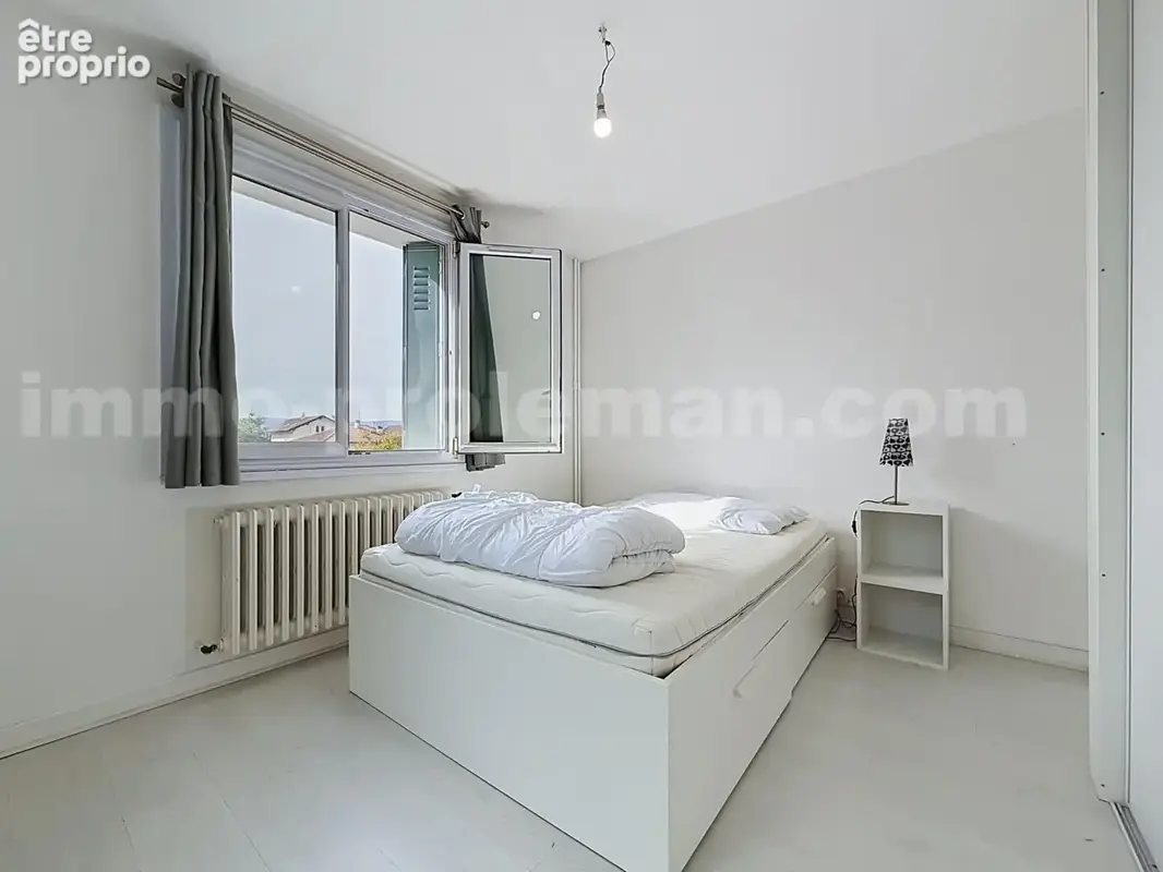 Appartement_T3_SAINT-PIERRE_en_faucigny_PROCHE_FRONTIERE_SUISSE_GENEVE_AUTOROUTE_FRONTALIERS_CALME_PROX_CEVA_séjour_vue_balcon_cuisine_chambre_1_