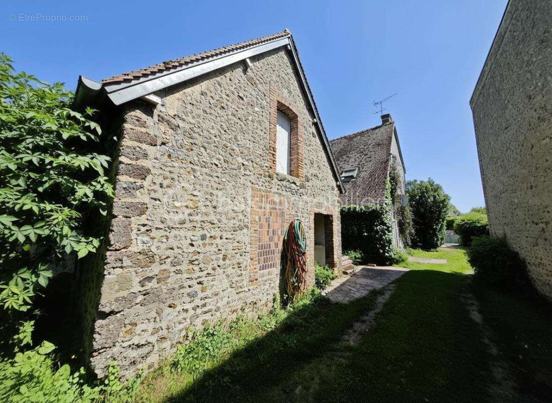 Maison ancienne en pierre de 130 m² avec dépendances sur 2 830 m² de terrain - photo 20