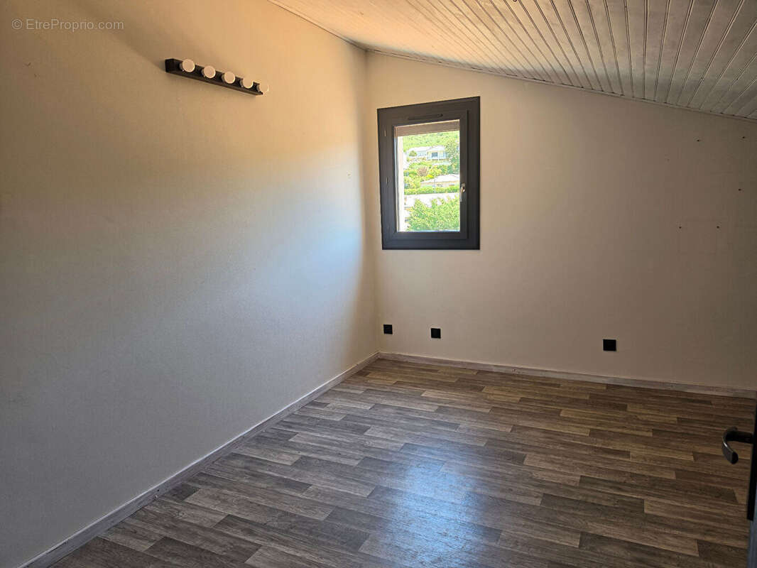 Maison familiale avec piscine et terrain constructible - photo 6