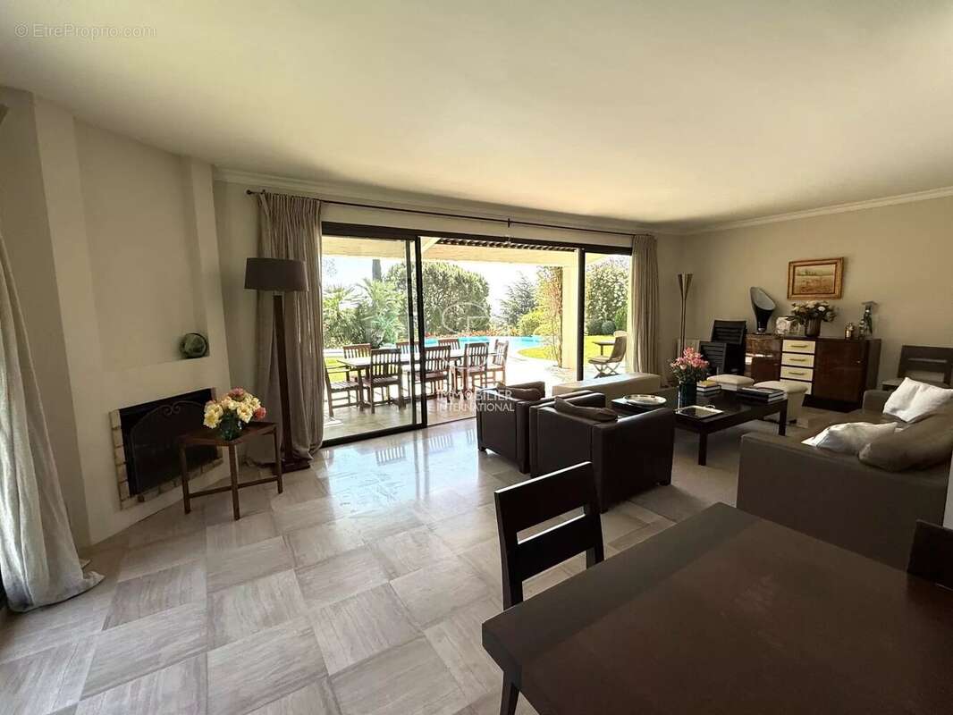 Maison à VILLENEUVE-LOUBET