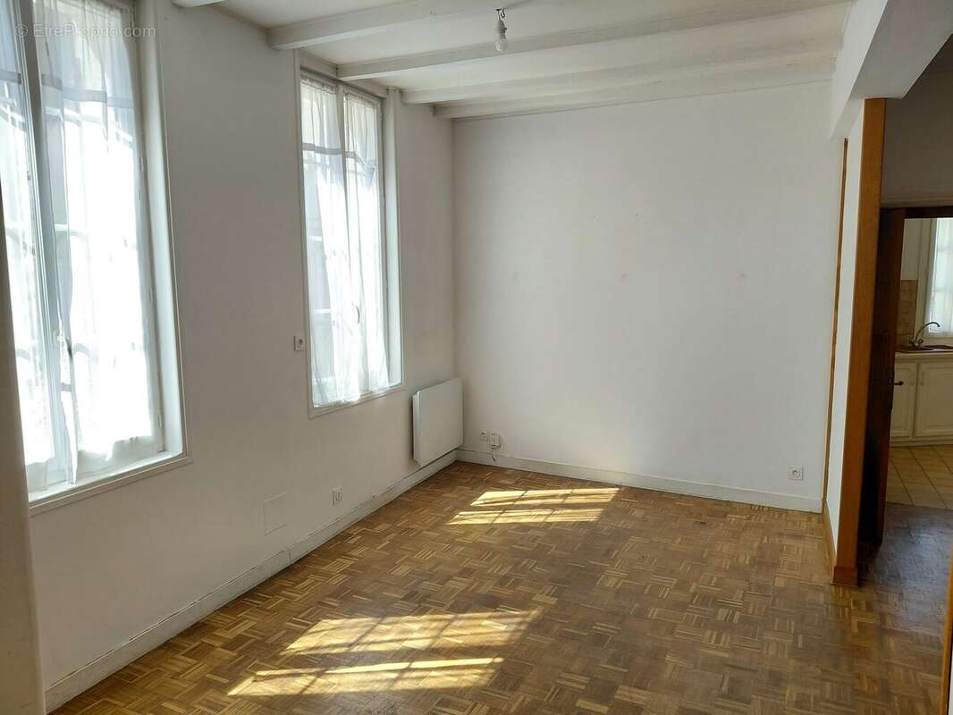 Maison à SAINT-GENIS-DE-SAINTONGE