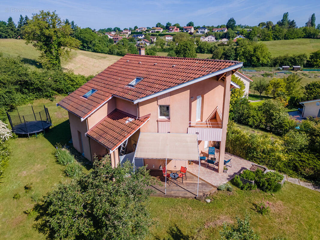 Maison à MEYRIE