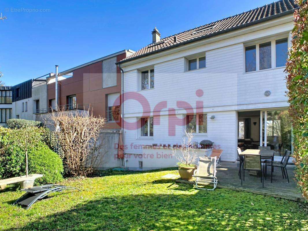 Maison à ISSY-LES-MOULINEAUX