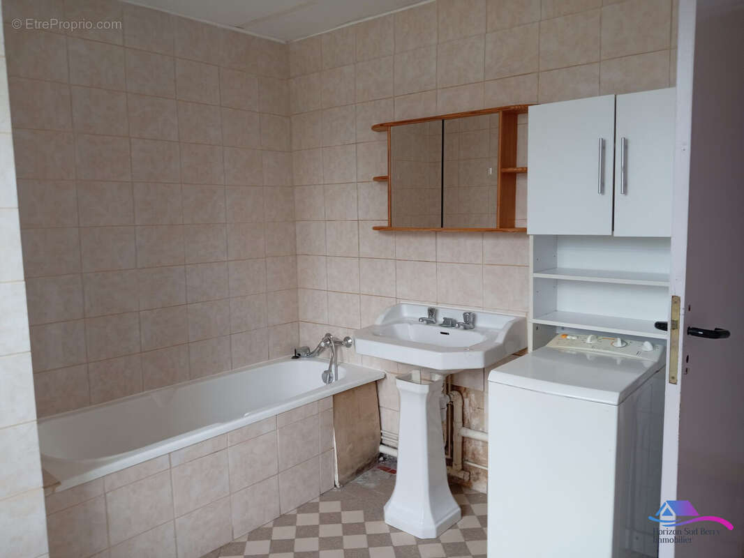 salle de bains - Maison à ISSOUDUN